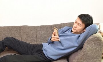 夫がスマホばかり触る時の心理