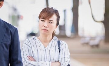 返事が「ふーん」「別に」だけ…危険サインの理由
